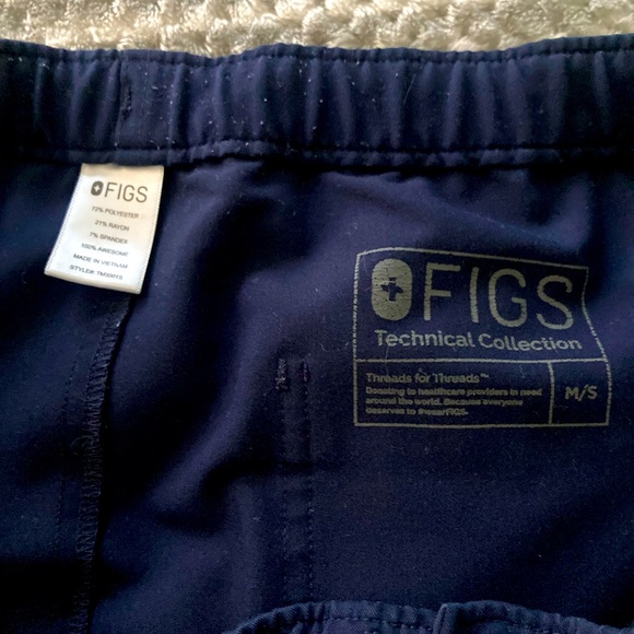 Figs Men’s Cargo scrubs, Navy size Medium Short - Picture 2 of 3